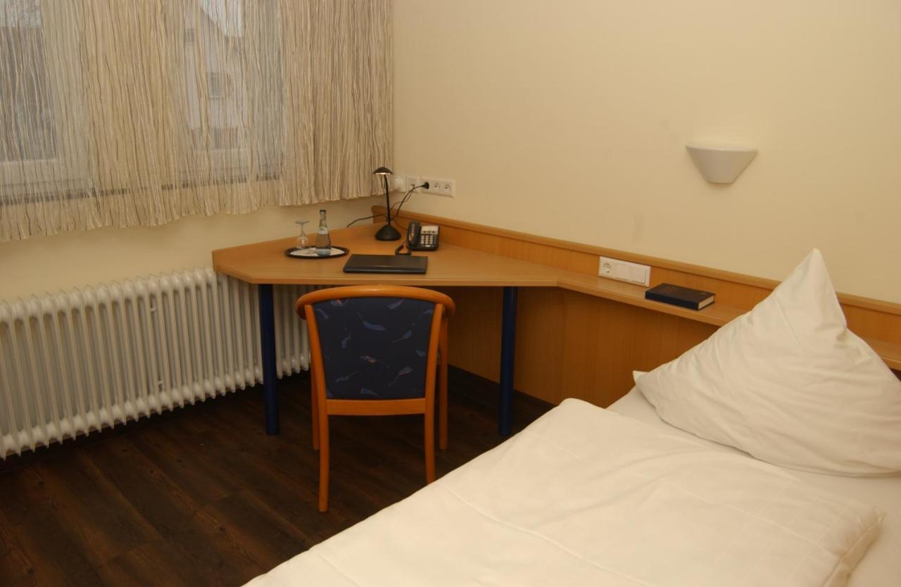 Landgasthof Hotel Lowen Wildberg  Buitenkant foto