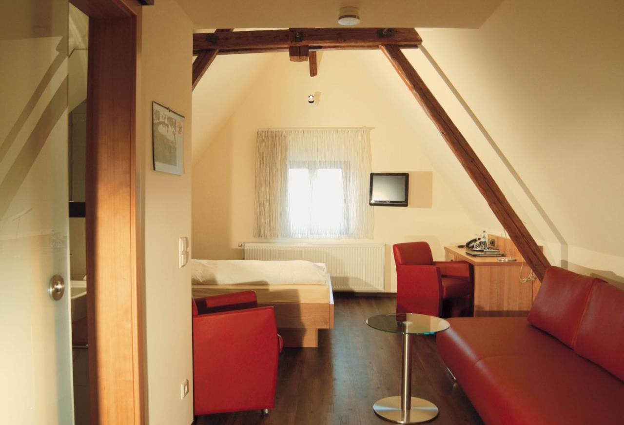 Landgasthof Hotel Lowen Wildberg  Buitenkant foto
