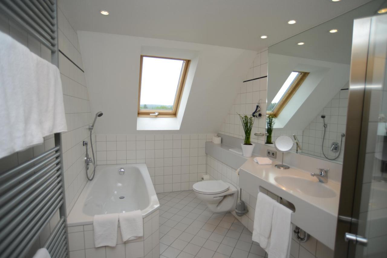 Landgasthof Hotel Lowen Wildberg  Buitenkant foto